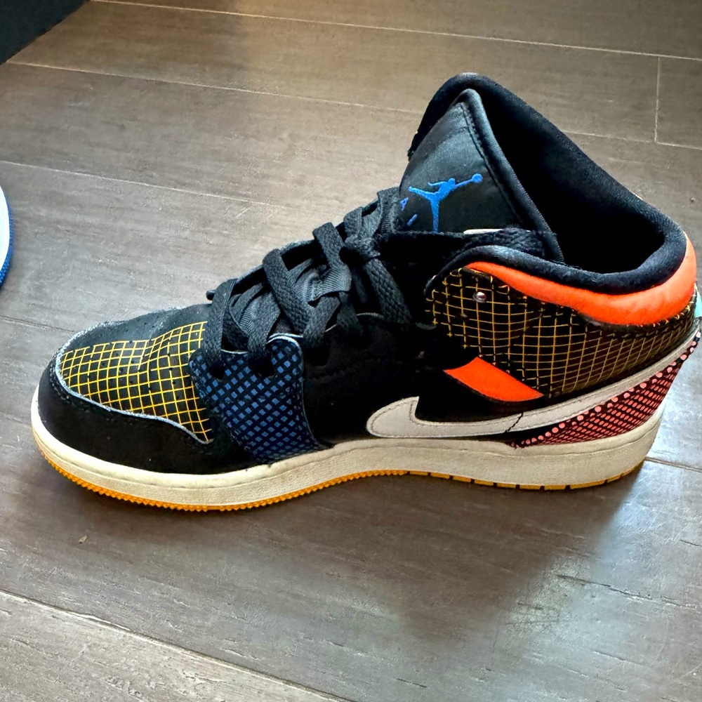 Air Jordan 1 Mid MMD Big Kids' Shoe - Sz 5.5